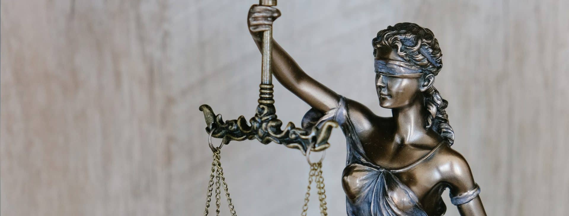 Angoisse d’être juré(e) à un procès: Comment ne plus avoir peur de rendre la justice ?