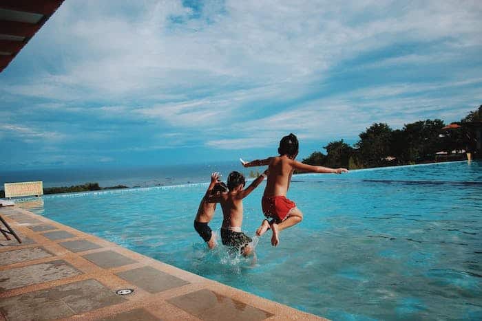 Phobie de l'eau dans une piscine